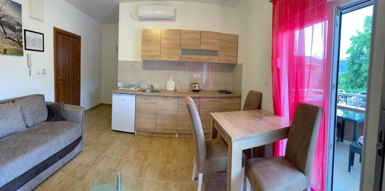 Apartmani Gaga Tivat Eksteriør bilde